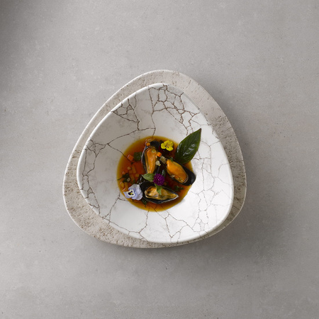 STUDIO PRINTS KINTSUGI AGATE GREY Talerz płytki trójkątny 265 mm/12 szt.